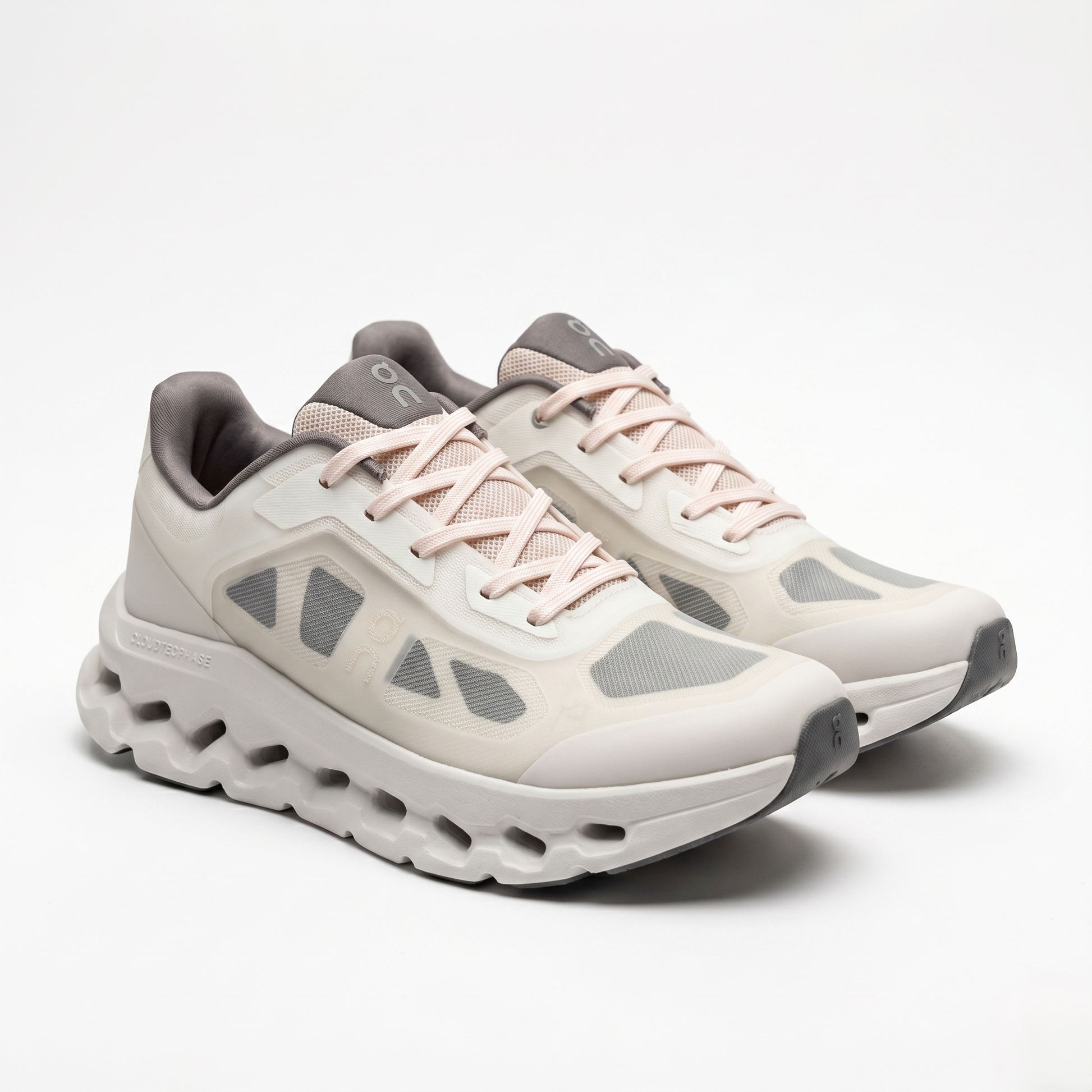 ON CLOUD RUNNING 38 beige / 38